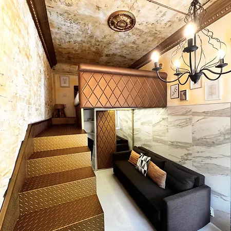 Rose Apartment *